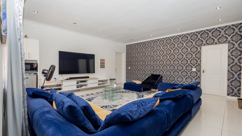 10 Bedroom Property for Sale in Constantia Western Cape